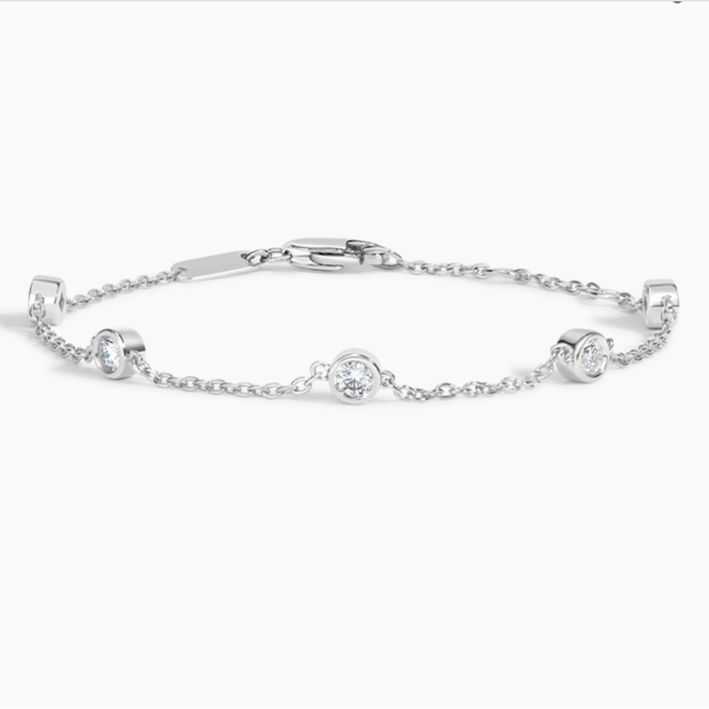 Elegant Silver Bracelet with Diamond Accents